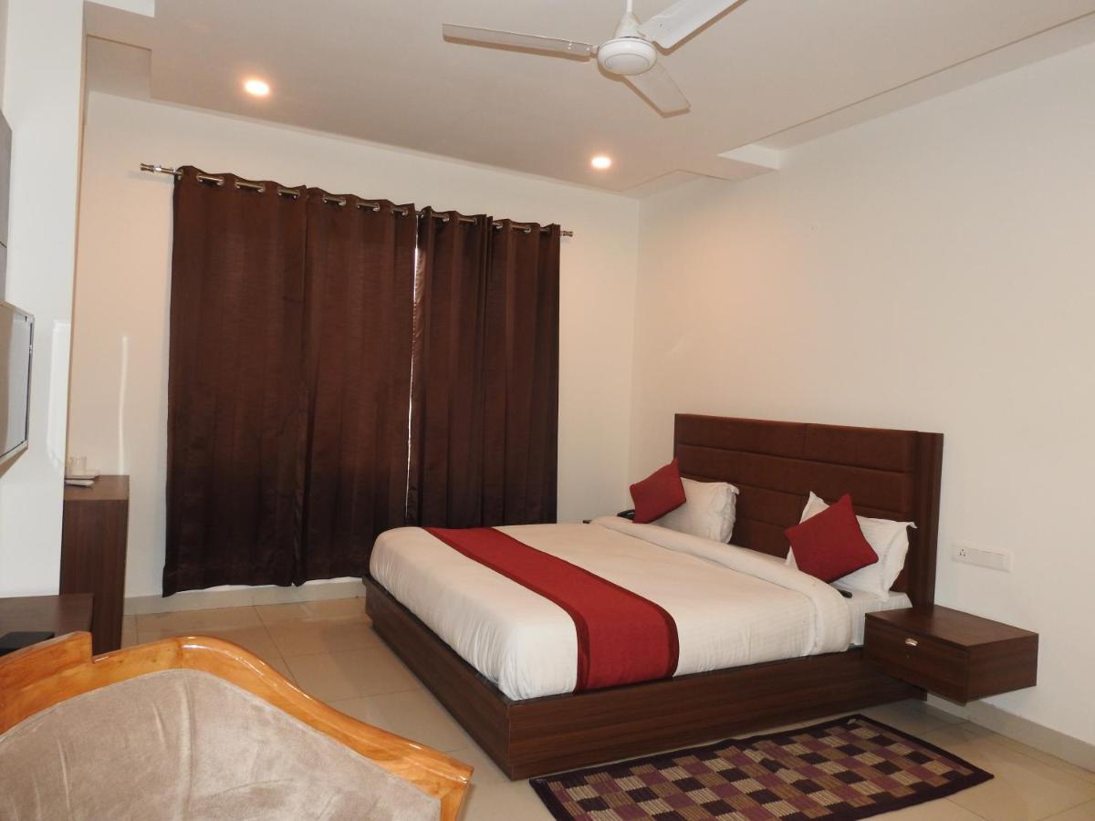 Hotel Aakash Residency Dehradun Bagian luar foto