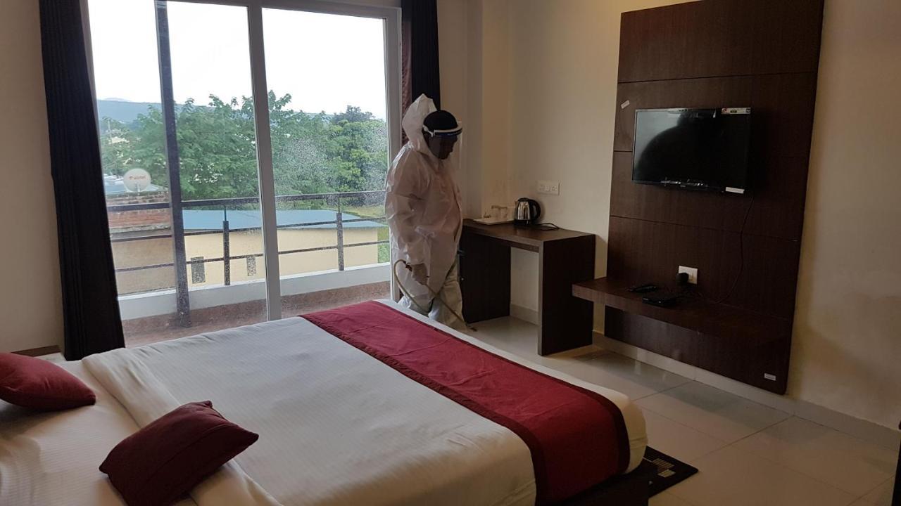 Hotel Aakash Residency Dehradun Bagian luar foto
